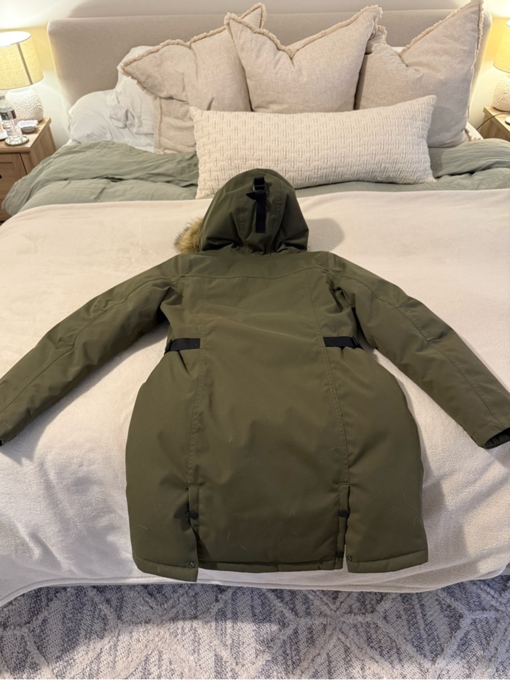 L.L. Bean Women's Green Maine Mountain Parka with Removable Faux Fur Hood - Picture 6 of 6